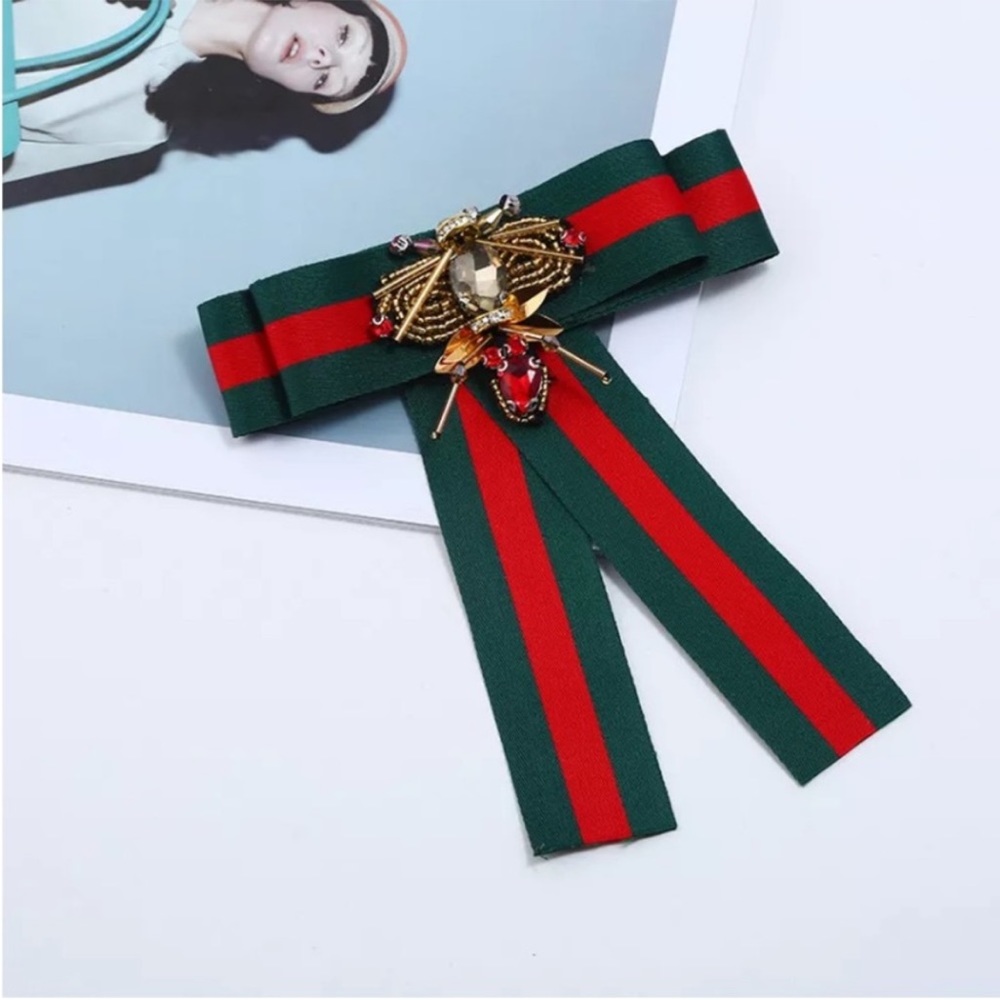 BROOCH red blue bee crystal canvas